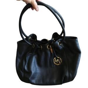 Michael Kors Pebbled leather drawstring  purse. NWOT. MK charm and tassel